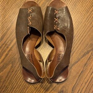 CYDWOQ Dark Brown Leather Open-Toe Mules